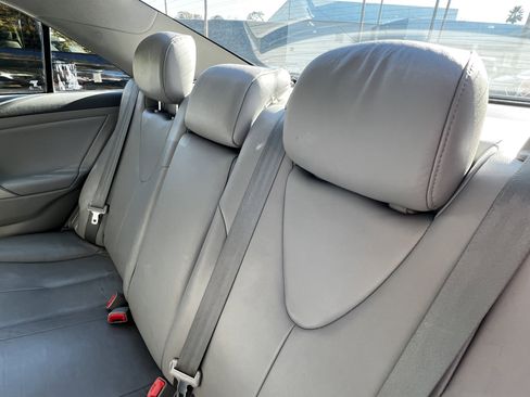 Used 2011 Toyota Camry XLE image 30