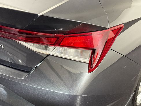 Used 2022 Hyundai Elantra SE FWD image 33