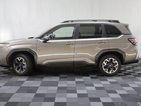 Used 2025 Subaru Forester Premium AWD/4WD image 4
