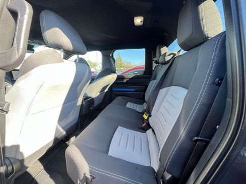 Used 2025 Toyota Tacoma TRD Off-Road image 23