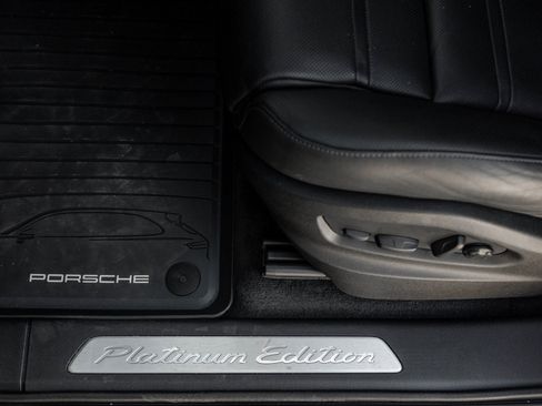 Used 2022 Porsche Cayenne Platinum Edition image 21