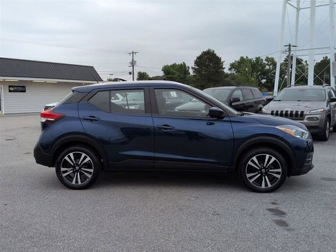 Used 2019 Nissan Kicks SV FWD image 2