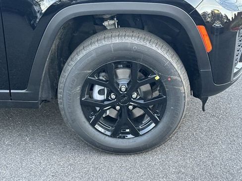 New 2026 Jeep Grand Cherokee Altitude image 13