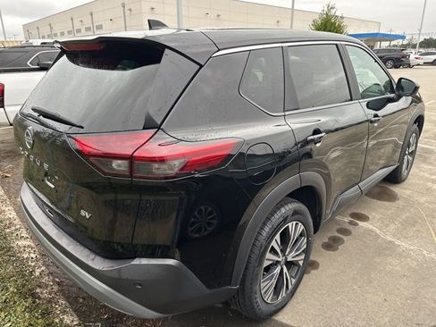 Used 2023 Nissan Rogue SV image 5