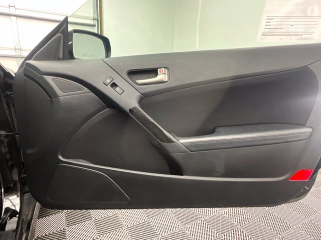 Used 2015 Hyundai Genesis 3.8 RWD image 15