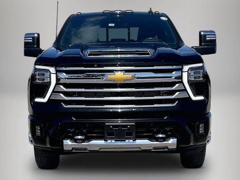 Used 2024 Chevrolet Silverado 3500 High Country w/ Technology Package AWD/4WD image 3