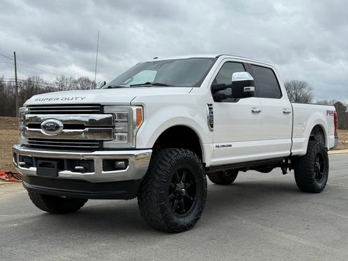 Used 2017 Ford F250 Lariat w/ Lariat Ultimate Package image 9