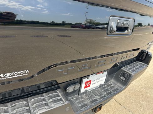Certified 2023 Toyota Tacoma TRD Sport w/ Technology Package AWD/4WD image 8