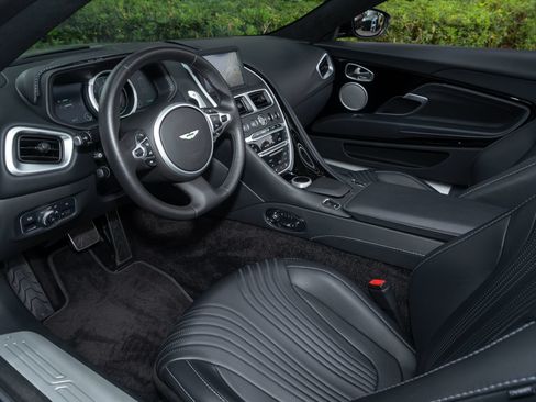 Used 2022 Aston Martin DB11 Volante RWD image 16