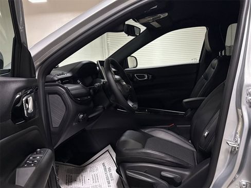 New 2026 Jeep Compass Latitude image 17