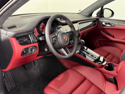 New 2026 Porsche Macan GTS image 4