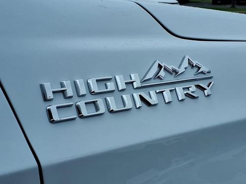 New 2026 Chevrolet Suburban High Country AWD/4WD image 25
