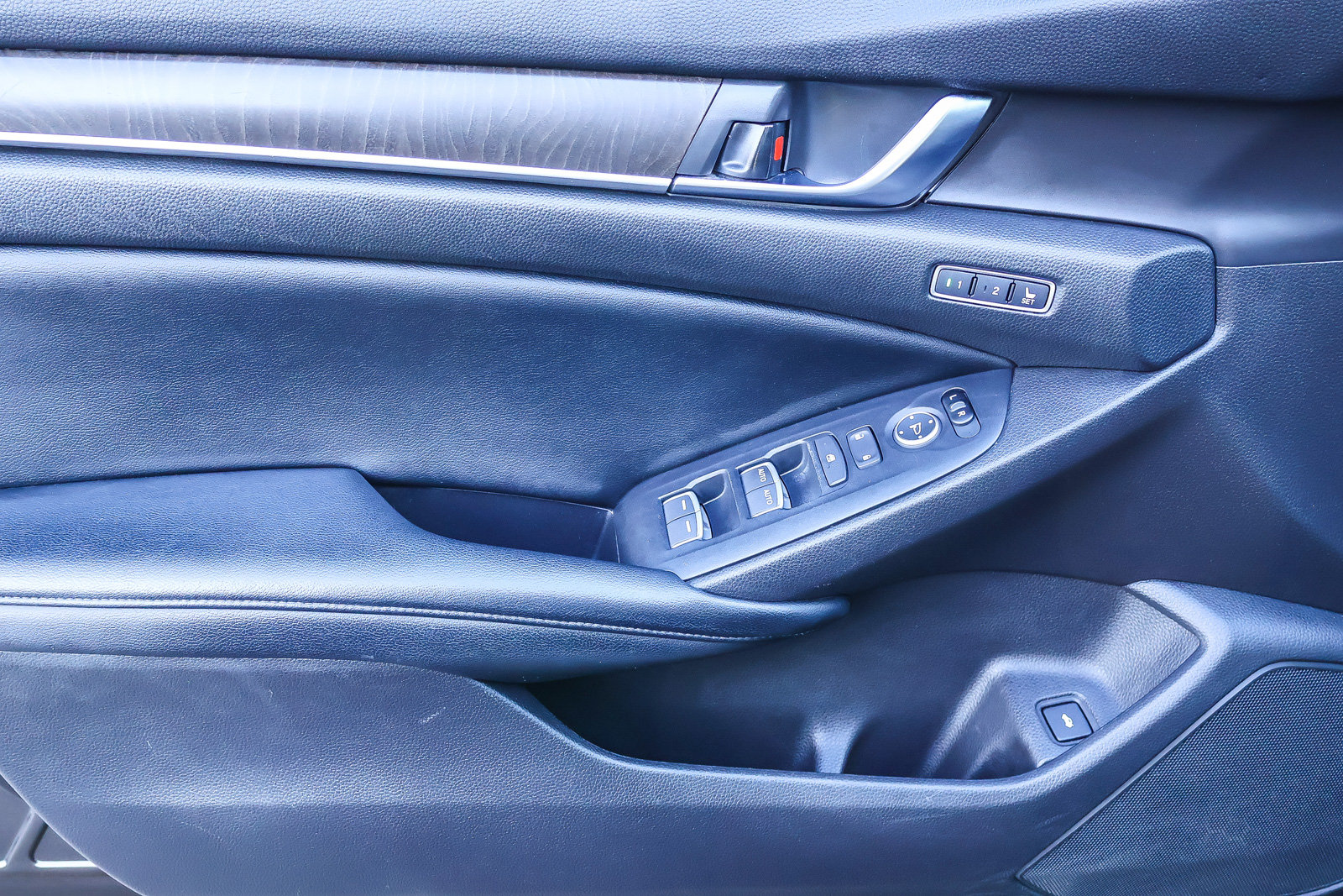 Used 2018 Honda Accord Touring image 12