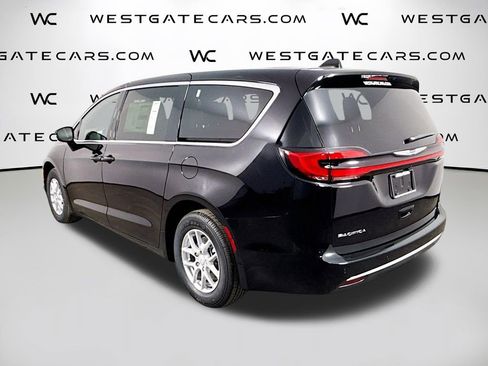 New 2026 Chrysler Pacifica Select image 5
