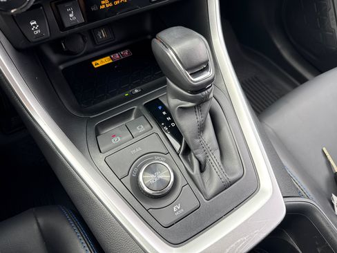 Certified 2024 Toyota RAV4 XSE AWD/4WD image 27
