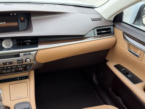 Used 2017 Lexus ES 350 w/ Premium Package FWD image 17