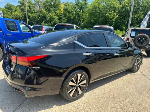 Used 2022 Nissan Altima 2.5 SV FWD image 7