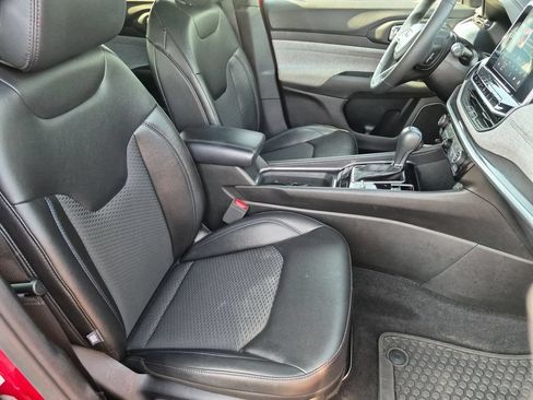 Used 2025 Jeep Compass Latitude w/ Sun & Sound Group AWD/4WD image 30