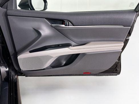 Used 2020 Toyota Camry SE image 30