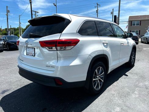 Used 2017 Toyota Highlander XLE image 5