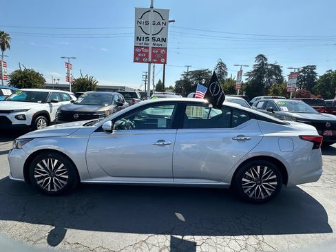 Used 2023 Nissan Altima 2.5 SV FWD image 3