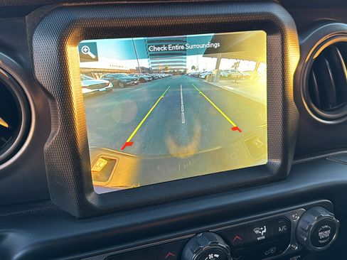 Used 2022 Jeep Gladiator Sport image 34