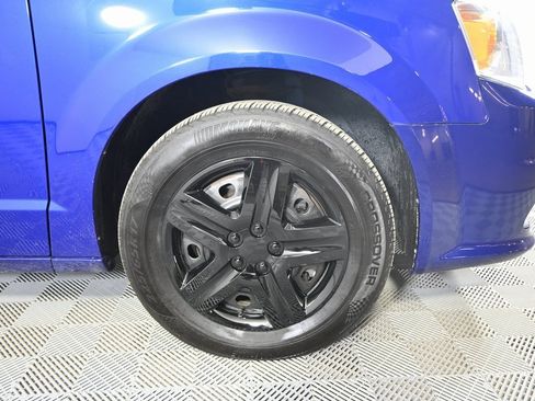 Used 2019 Dodge Grand Caravan SE w/ UConnect Hands-Free Group image 11