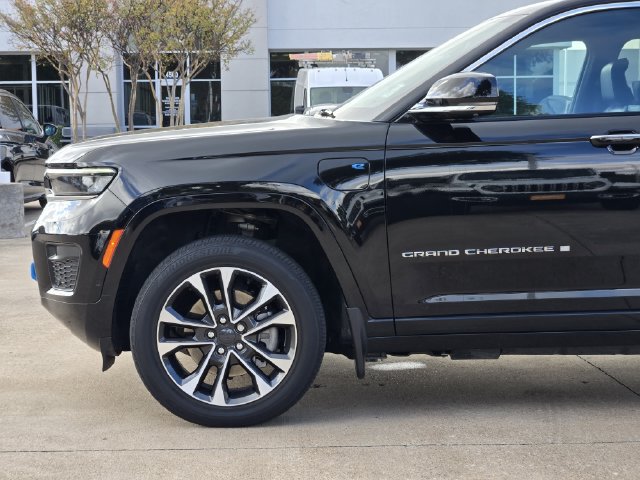 Used 2023 Jeep Grand Cherokee Overland w/ Advanced Protech Group III AWD/4WD image 9