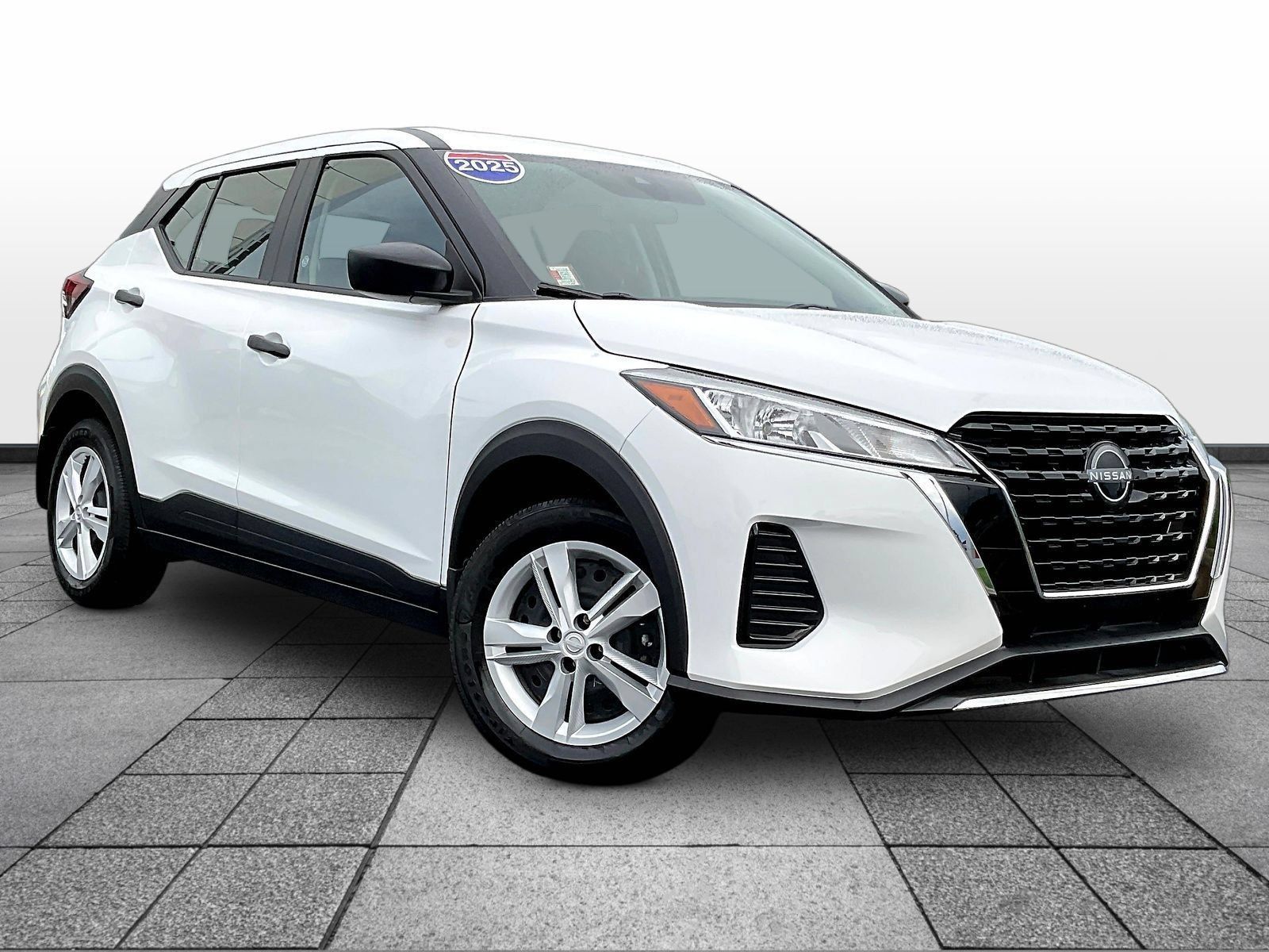 Used 2025 Nissan Kicks Play S FWD image 1