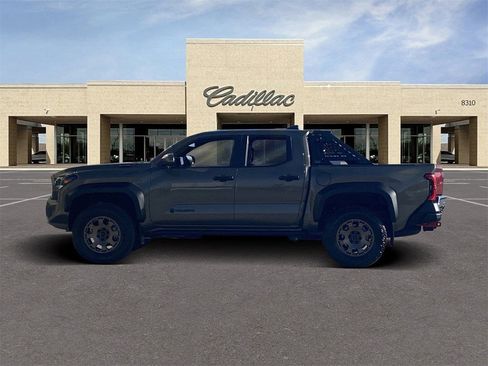 Used 2025 Toyota Tacoma TRD Sport image 8