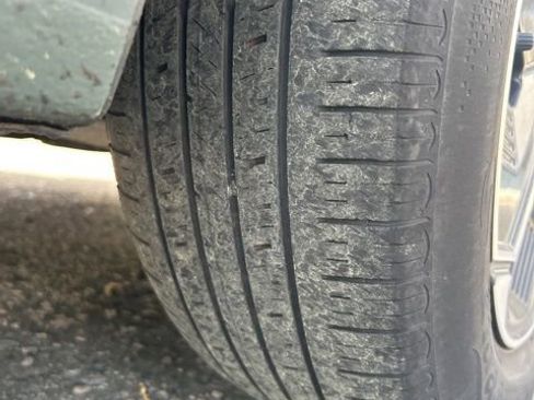 Used 2023 Kia Niro EX image 3