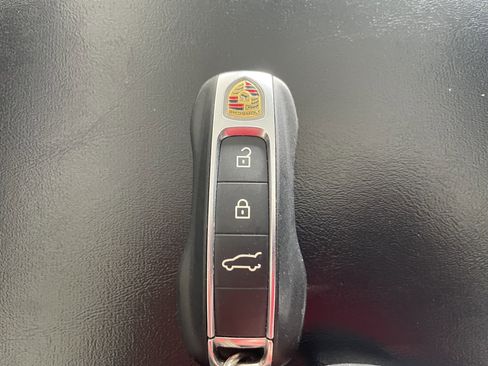 Used 2022 Porsche Cayenne S image 25