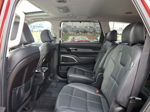 Used 2023 Kia Telluride EX w/ EX Captain's Chair Package image 10