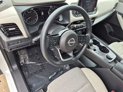 Used 2022 Nissan Rogue SV AWD/4WD image 11