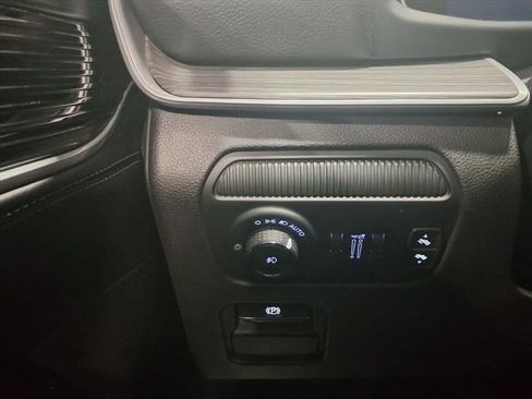 Used 2024 Jeep Wagoneer L Series II w/ Flexible Seating Group image 19