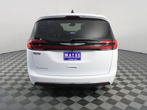 New 2026 Chrysler Pacifica Select image 26