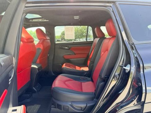Used 2021 Toyota Highlander XSE AWD/4WD image 8