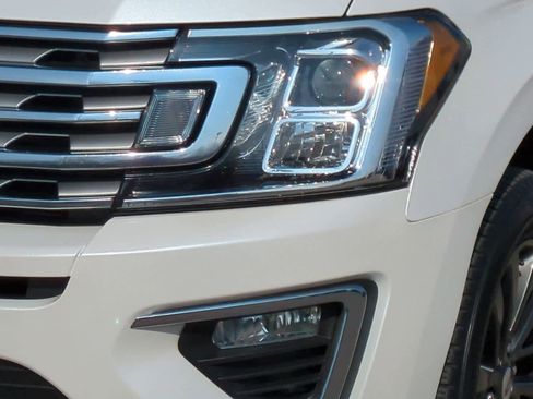 Used 2019 Ford Expedition Limited image 11