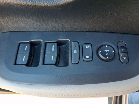 Used 2023 Honda HR-V LX image 27