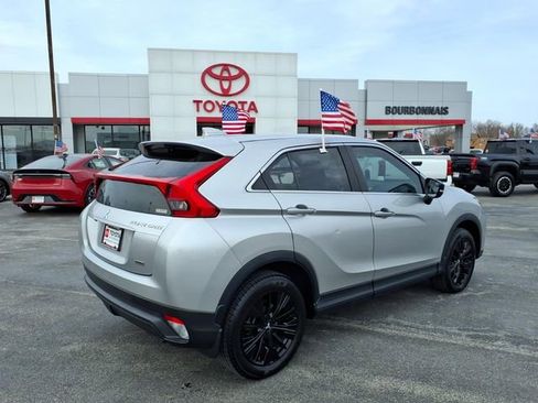 Used 2018 Mitsubishi Eclipse Cross LE image 3
