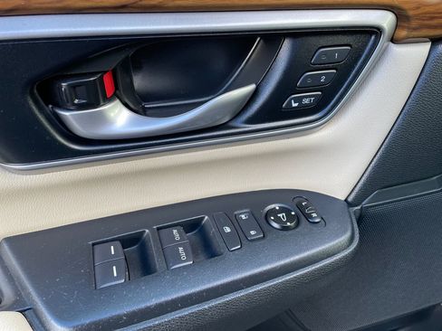 Used 2018 Honda CR-V Touring image 11