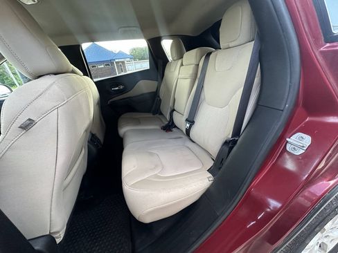Used 2015 Jeep Cherokee Latitude w/ Cold Weather Group FWD image 11