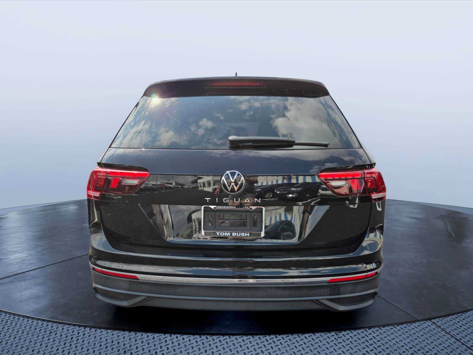 Used 2022 Volkswagen Tiguan S FWD image 5
