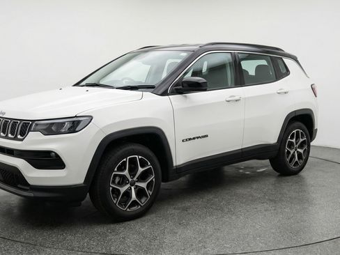 Used 2025 Jeep Compass Limited AWD/4WD image 3
