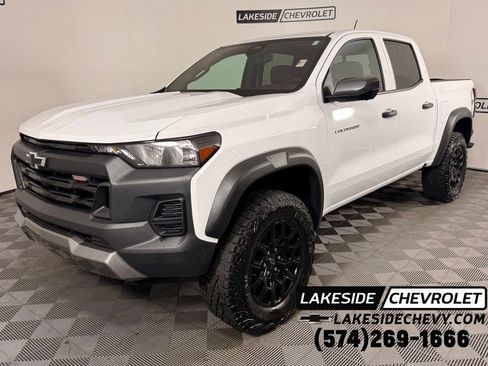 Used 2025 Chevrolet Colorado Trail Boss AWD/4WD image 1