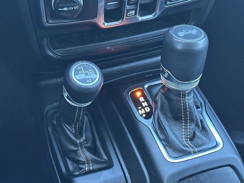 Used 2022 Jeep Wrangler Unlimited Sahara image 24