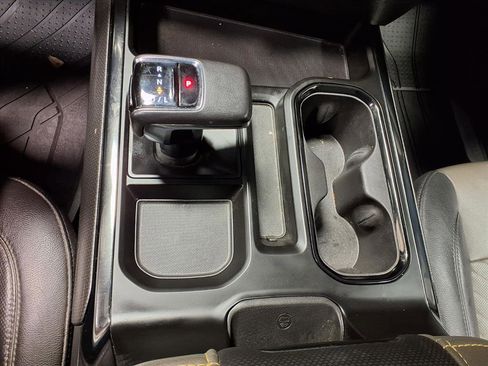 Used 2022 Chevrolet Silverado 1500 ZR2 w/ Technology Package image 18