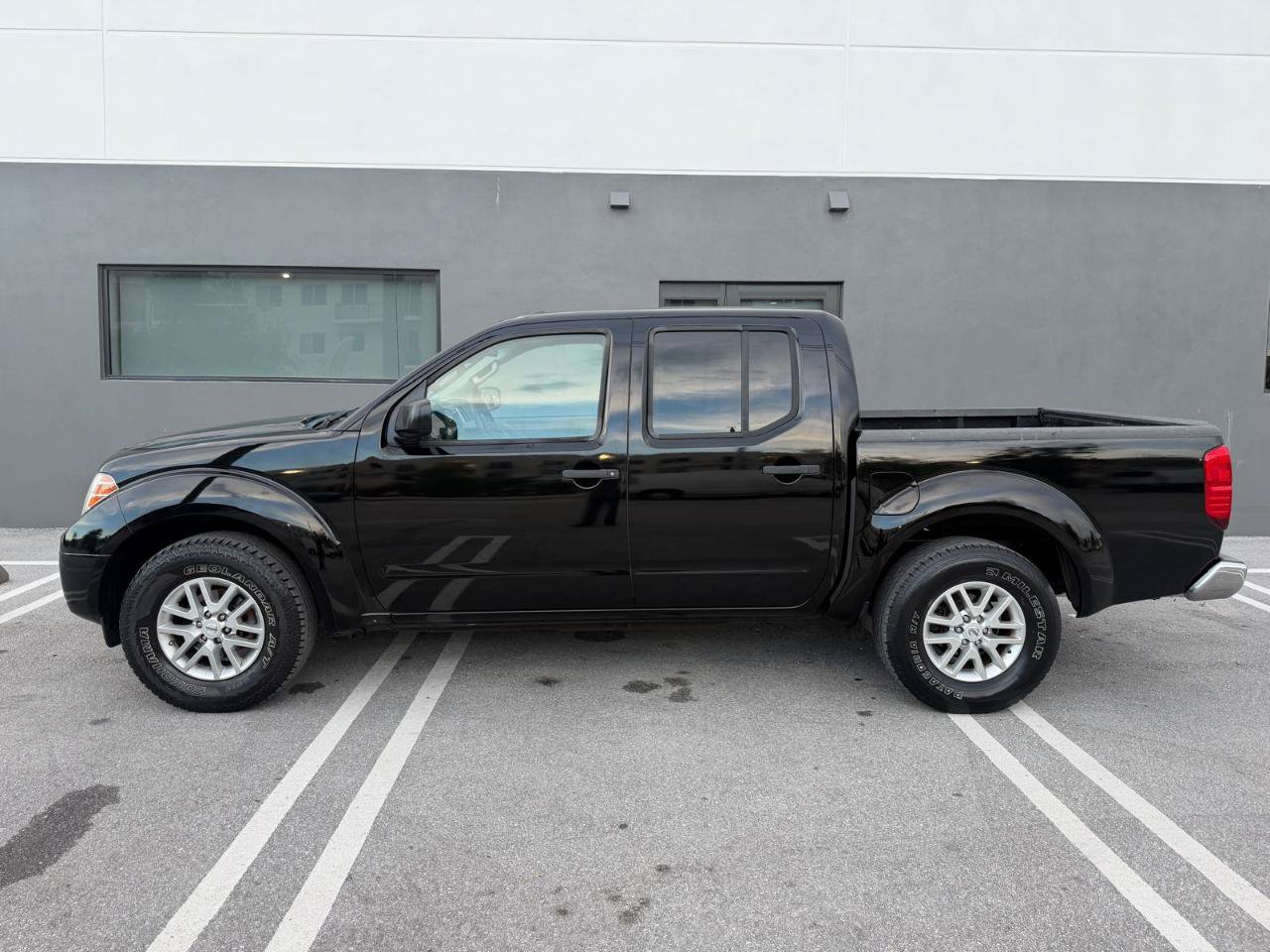 Used 2015 Nissan Frontier SV RWD image 10