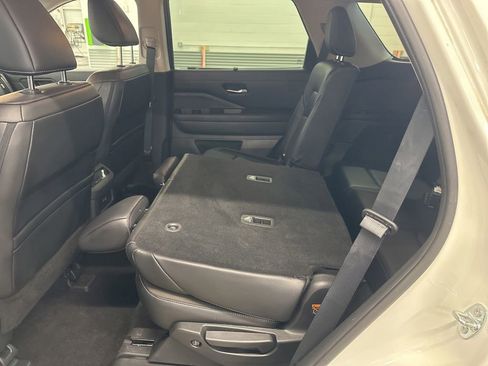Used 2024 Nissan Pathfinder SL AWD/4WD image 21