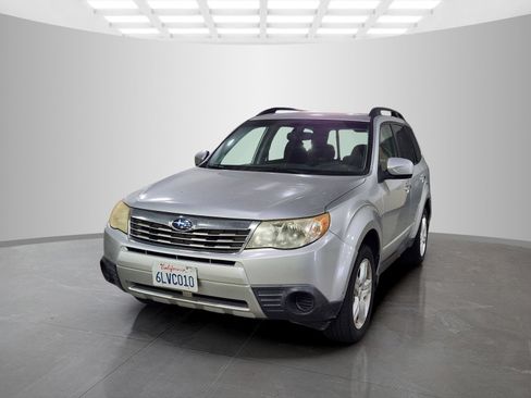 Used 2010 Subaru Forester 2.5X Premium w/ Popular Equipment Group 7B AWD/4WD image 2